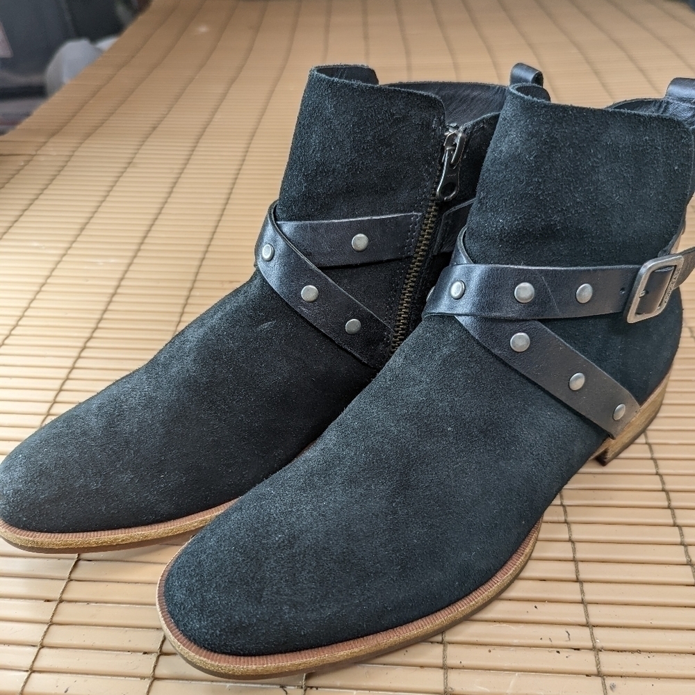 KORK-EASE WOMENS "KENAI" BLACK Leather and suede Side zip ANKLE BOOTS. Criss cro